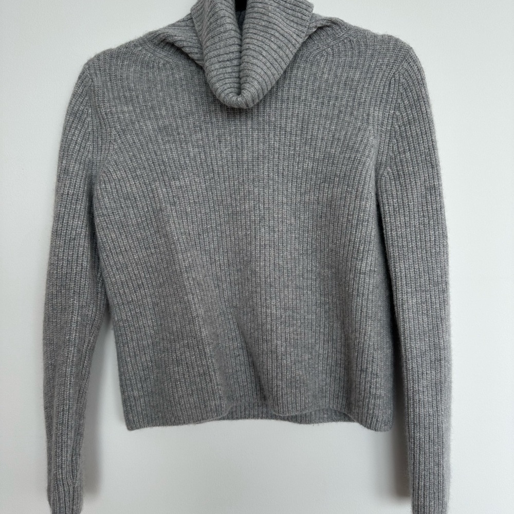 Banana Republic 100% cashmere sweater